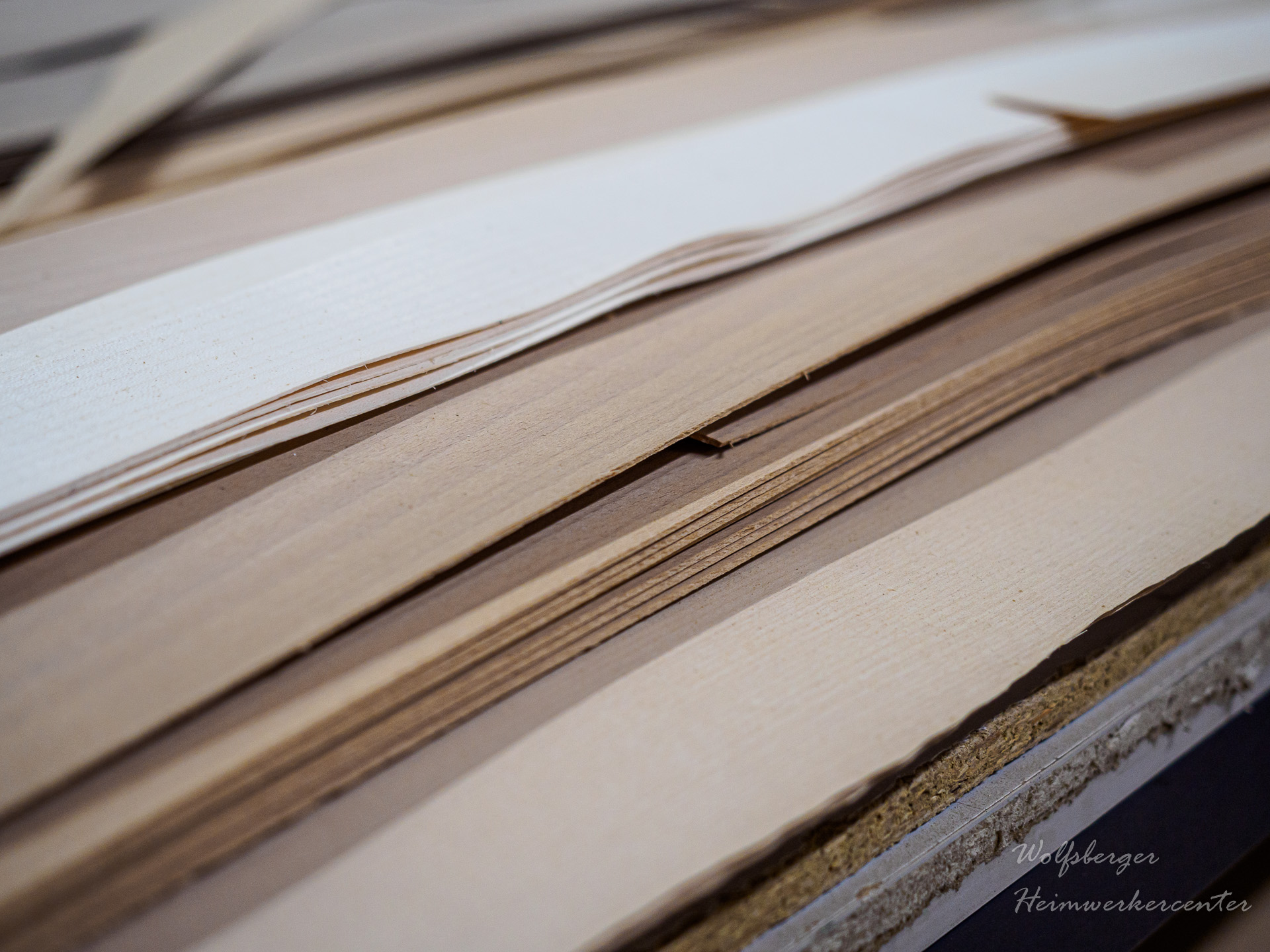 Arbeit an einer Maschine in der Werkstatt des Wolfsberger Heimwerkercenters