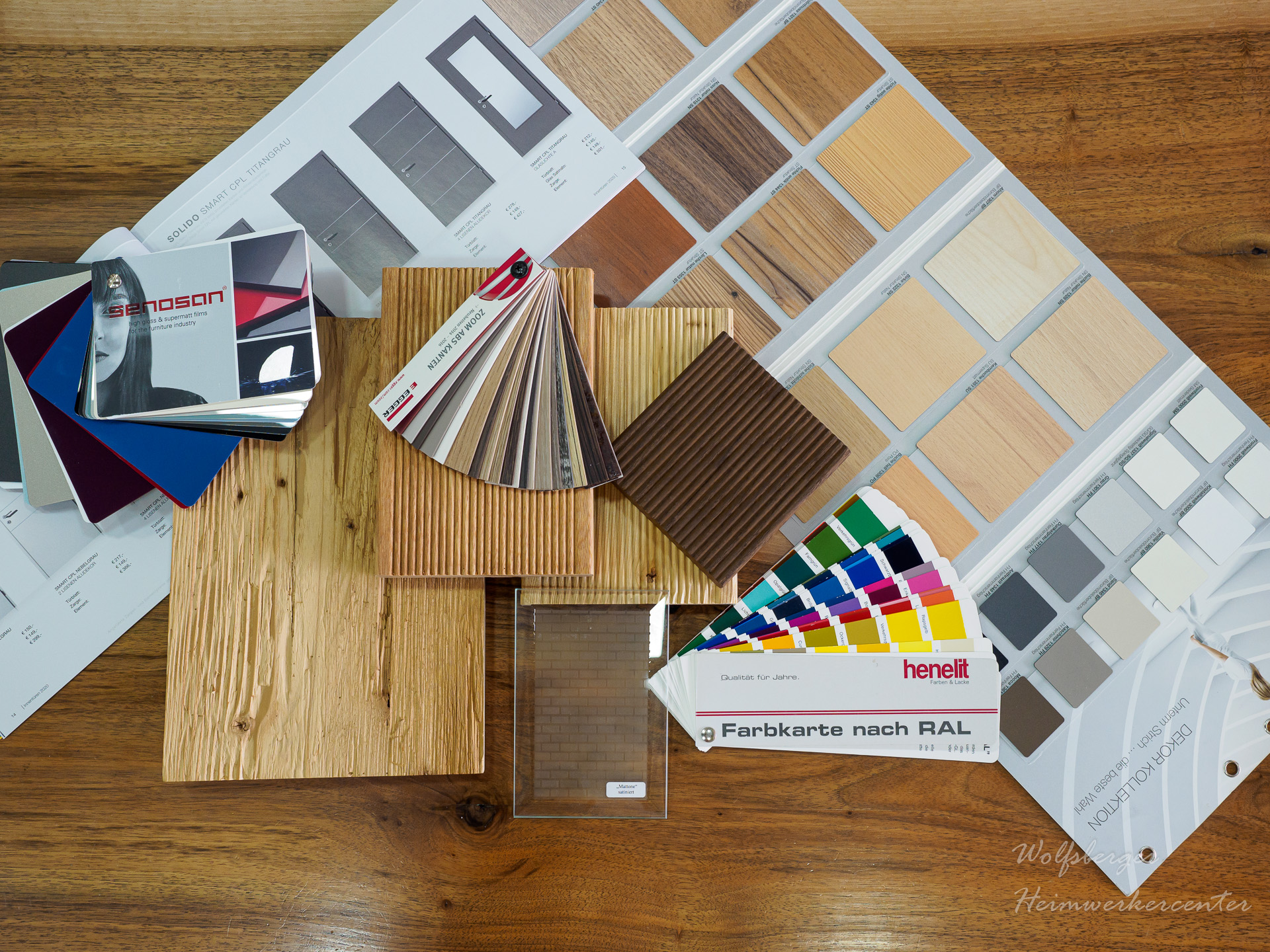 Holz- und Farbmuster zur Materialberatung